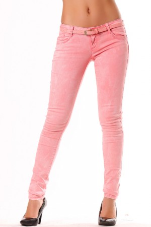 Pantalon tendance en Rose. Joli pantalon femme de couleur unie, avec ceinture rose  31€