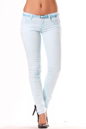 Pantalon femme pas cher en Bleu Ciel avec sa ceinture 31€