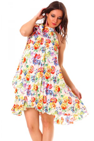 Robe d'été plissée avec imprimé fleur multicolore.   26€