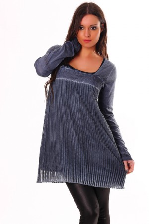 Adorable Tunique en Bleu. Tenue longue et évasée, nouable dans le dos, manches longues    20€